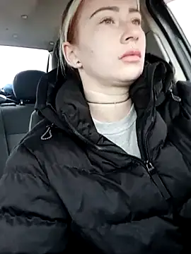 Reina Cummings online show from November 17, 5:55 am