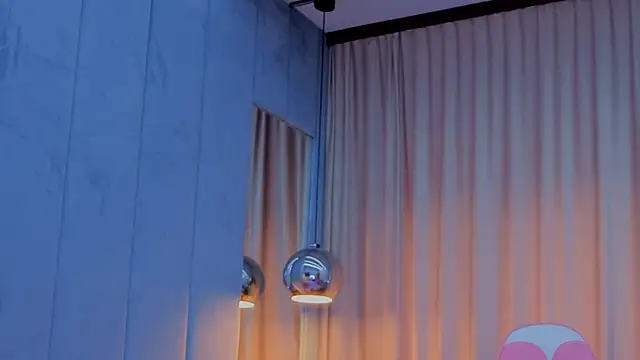 Reina Cummings online show from November 13, 7:12 am