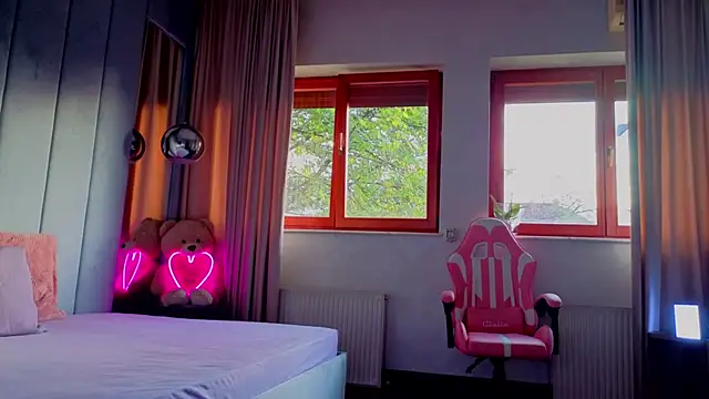 Reina Cummings online show from October 25, 5:50 am