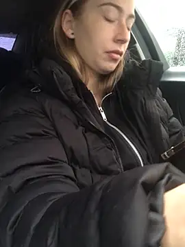 Reina Cummings online show from October 2, 5:00 am