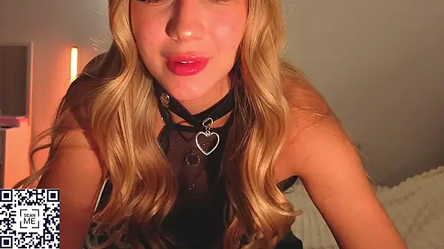 Snapshot of Martina_Isseee chatting on October 30, 4:48 pm Martina Isseee online show from October 30, 4:48 pm