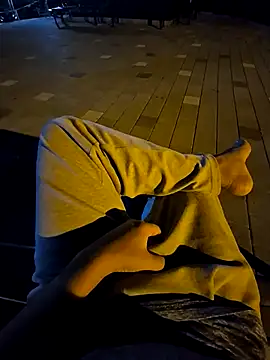 Snapshot of starvingo2002 chatting on September 23, 12:01 pm starvingo2002 online show from September 23, 12:01 pm