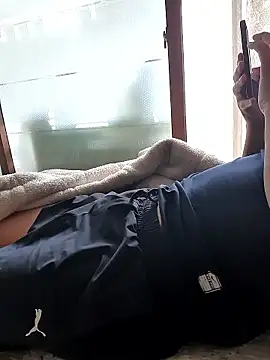 Snapshot of starvingo2002 chatting on November 9, 12:58 am starvingo2002 online show from November 9, 12:58 am