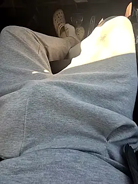 Snapshot of starvingo2002 chatting on November 14, 2:37 am starvingo2002 online show from November 14, 2:37 am