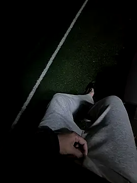 Snapshot of starvingo2002 chatting on November 9, 1:04 pm starvingo2002 online show from November 9, 1:04 pm