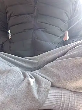 Snapshot of starvingo2002 chatting on October 29, 1:48 am starvingo2002 online show from October 29, 1:48 am