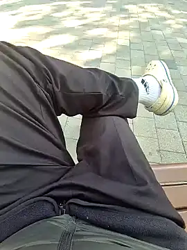 Snapshot of starvingo2002 chatting on November 4, 2:04 am starvingo2002 online show from November 4, 2:04 am