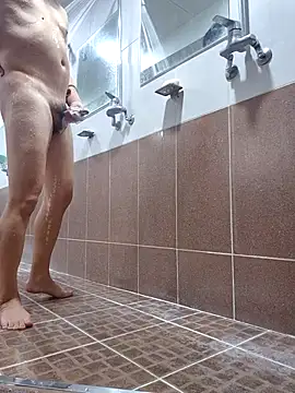 Snapshot of starvingo2002 chatting on November 12, 3:43 am starvingo2002 online show from November 12, 3:43 am