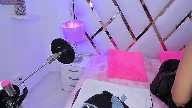 megann  up online show from November 14, 3:32 am