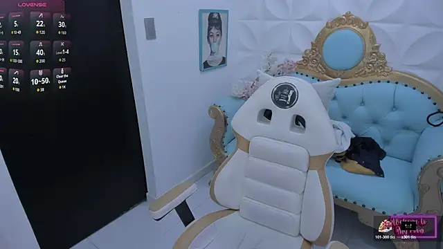 megann  up online show from November 8, 11:30 pm