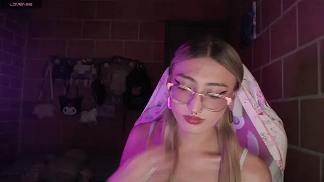 Snapshot of Andrea_camilaaa chatting on May 29, 3:12 am Andrea camilaaa online show from May 29, 3:12 am