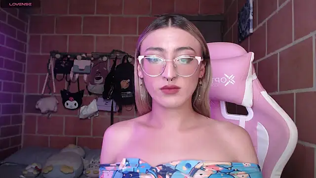 Snapshot of Andrea_camilaaa chatting on June 9, 3:24 pm Andrea camilaaa online show from June 9, 3:24 pm