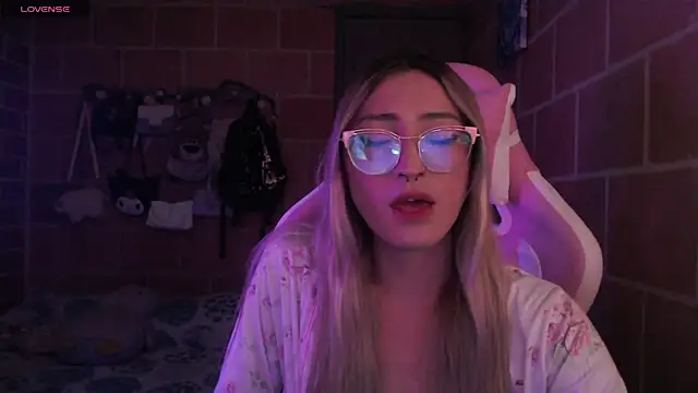 Snapshot of Andrea_camilaaa chatting on July 10, 9:59 pm Andrea camilaaa online show from July 10, 9:59 pm