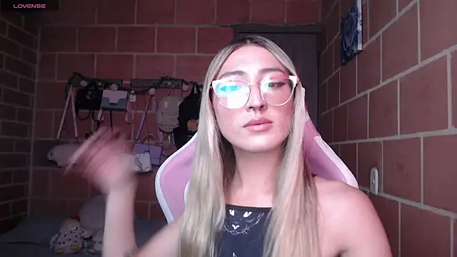 Andrea camilaaa online show from May 26, 4:16 pm