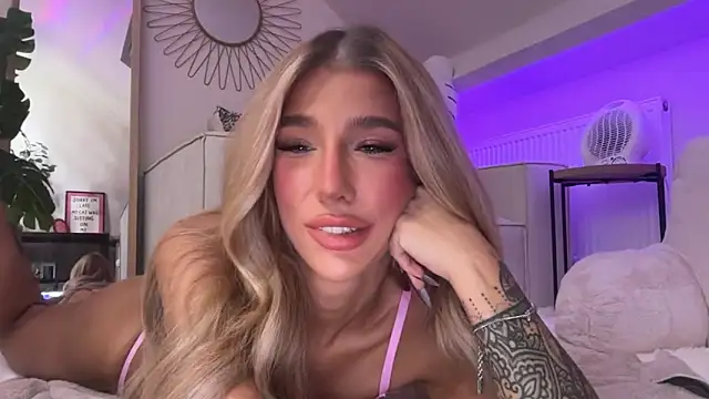 KENNIEXROSE online show from March 5, 10:48 pm