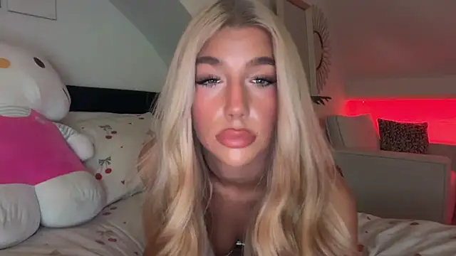 Snapshot of KENNIEXROSE chatting on November 6, 9:19 pm KENNIEXROSE online show from November 6, 9:19 pm