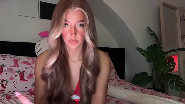 Snapshot of KENNIEXROSE chatting on December 1, 10:43 pm KENNIEXROSE online show from December 1, 10:43 pm