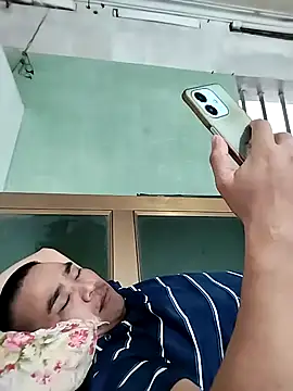 Snapshot of HoangNam20x chatting on October 21, 4:12 am HoangNam20x online show from October 21, 4:12 am