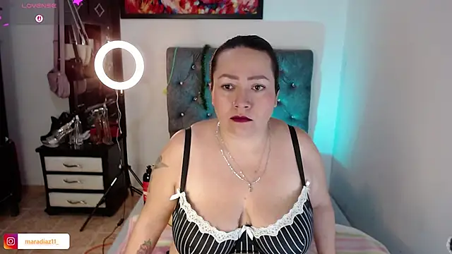 MaraDiaz11 online show from May 19, 9:00 pm