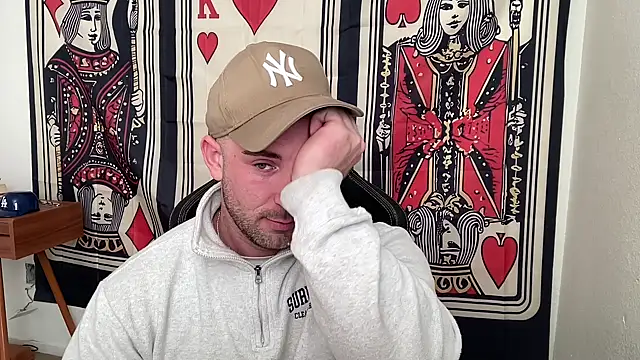 brettmycles28 online show from December 20, 5:27 pm