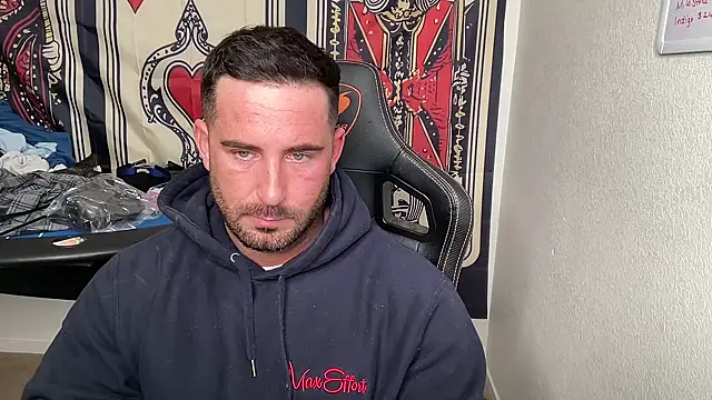 brettmycles28 online show from February 19, 6:38 pm