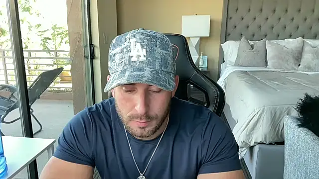 Snapshot of brettmycles28 chatting on October 29, 10:20 pm brettmycles28 online show from October 29, 10:20 pm