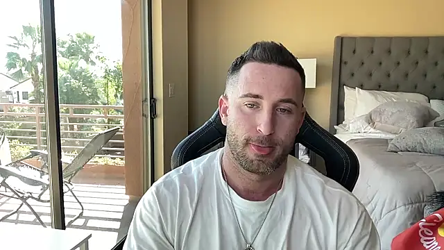 Snapshot of brettmycles28 chatting on November 24, 6:08 pm brettmycles28 online show from November 24, 6:08 pm