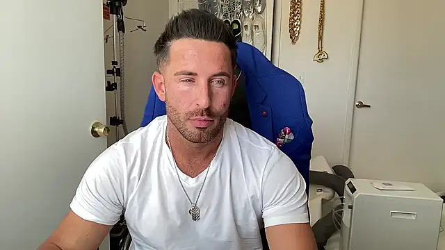 brettmycles28 online show from June 29, 6:29 pm