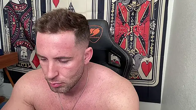 brettmycles28 online show from December 19, 6:21 pm