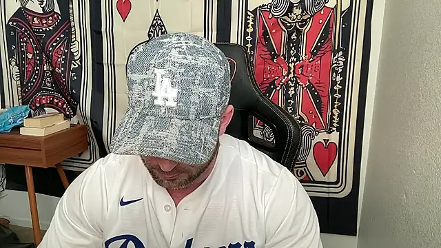 brettmycles28 online show from January 6, 6:23 pm