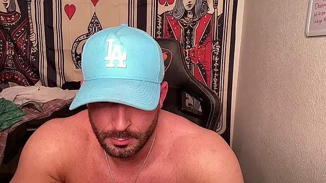 brettmycles28 online show from February 12, 11:59 pm