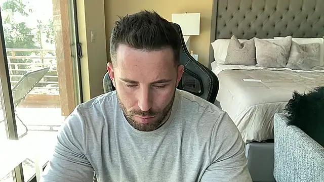 Snapshot of brettmycles28 chatting on October 31, 5:42 pm brettmycles28 online show from October 31, 5:42 pm