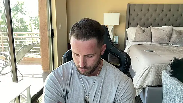 Snapshot of brettmycles28 chatting on October 30, 5:54 pm brettmycles28 online show from October 30, 5:54 pm