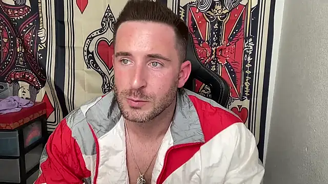 Snapshot of brettmycles28 chatting on November 19, 12:32 am brettmycles28 online show from November 19, 12:32 am