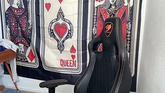 brettmycles28 online show from December 18, 7:40 pm