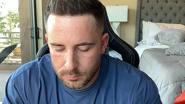 Snapshot of brettmycles28 chatting on November 25, 9:48 pm brettmycles28 online show from November 25, 9:48 pm