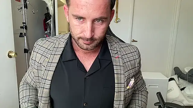 brettmycles28 online show from July 23, 6:37 pm