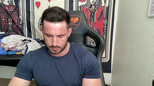 brettmycles28 online show from March 12, 3:49 pm