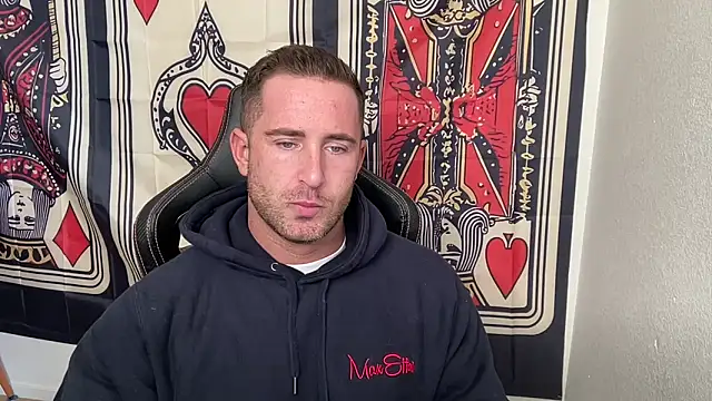 Snapshot of brettmycles28 chatting on December 3, 5:56 pm brettmycles28 online show from December 3, 5:56 pm