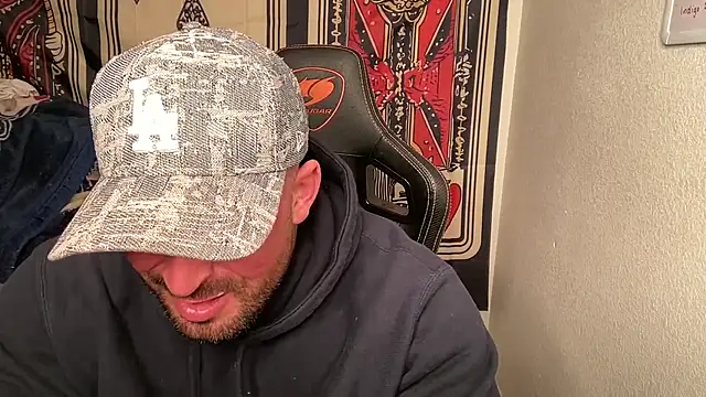 brettmycles28 online show from February 17, 6:22 am