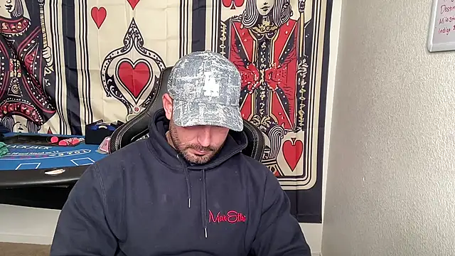 brettmycles28 online show from February 11, 8:09 pm