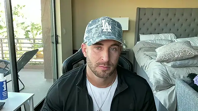 Snapshot of brettmycles28 chatting on October 27, 10:54 pm brettmycles28 online show from October 27, 10:54 pm