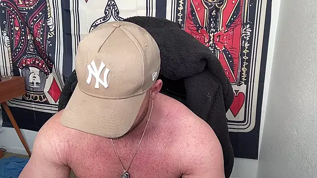 brettmycles28 online show from December 22, 6:19 pm