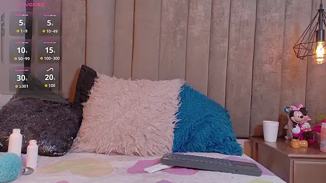 MisRoos online show from February 2, 1:32 pm