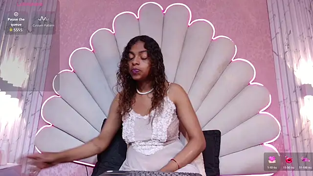 MisRoos online show from November 21, 3:33 pm