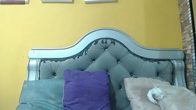 MisRoos online show from November 8, 2:53 pm