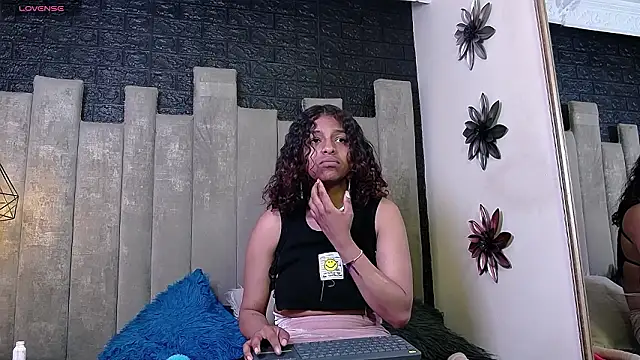 MisRoos online show from March 28, 2:18 pm