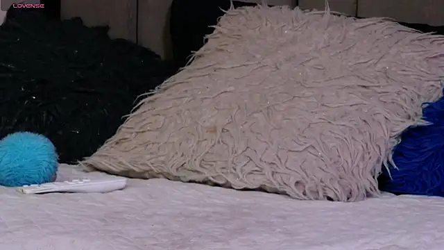 MisRoos online show from April 20, 1:45 pm