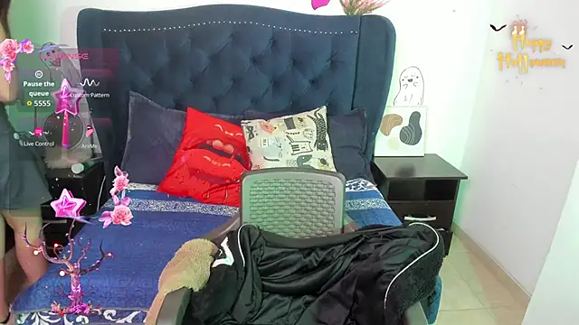 LucyPetit online show from October 10, 1:12 pm