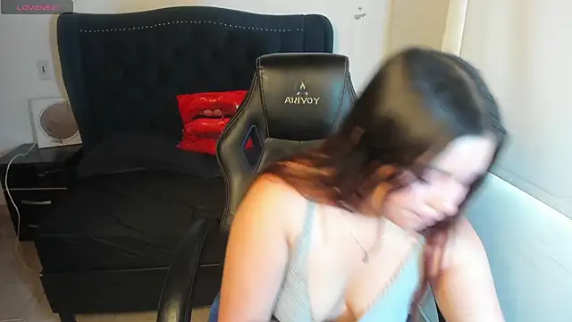 LucyPetit online show from November 19, 12:49 pm